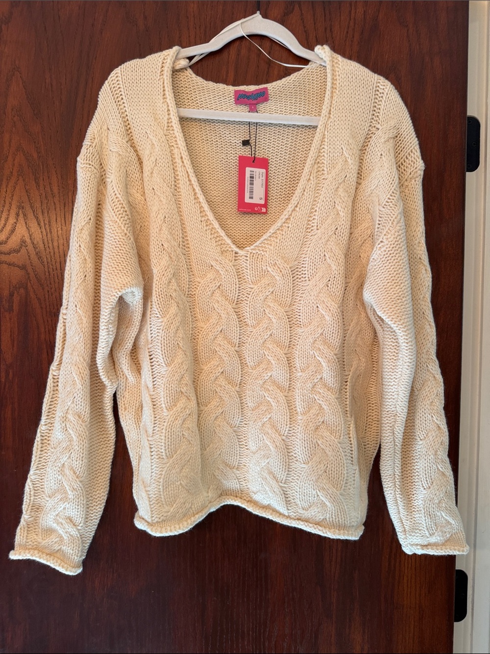 Edikted Cream Cable-Knit V-Neck Sweater